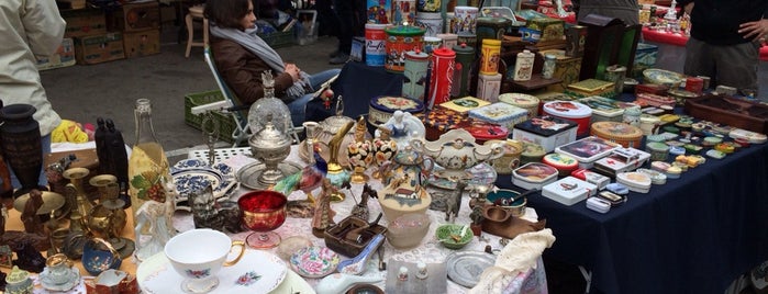 Feira da Ladra is one of Where to go in lisbon.