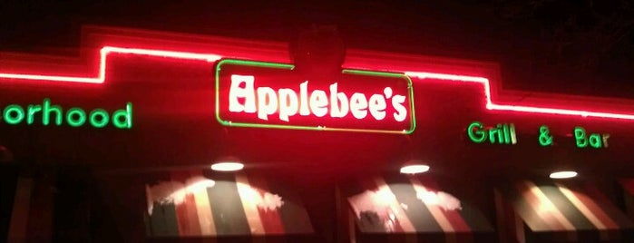 Applebee's Grill + Bar is one of Lugares guardados de Krystal.