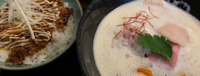 Ramen Kounotori is one of punの”麺麺メ麺麺”.