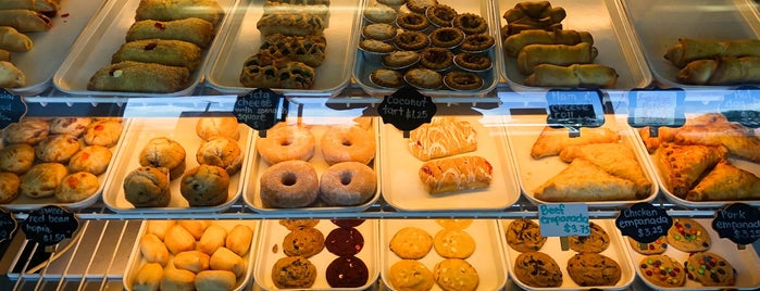 Starbread Bakery is one of Lugares favoritos de Stefan.