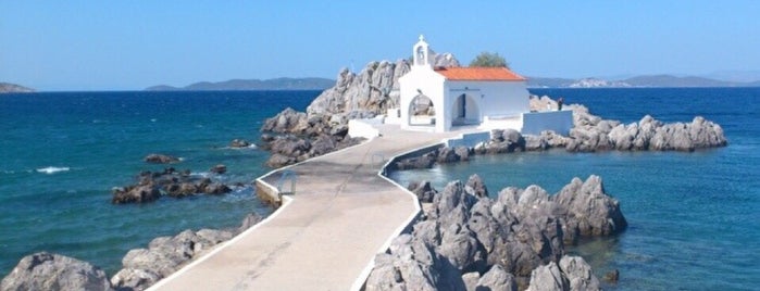 Chios Island is one of Tempat yang Disukai Zehra.