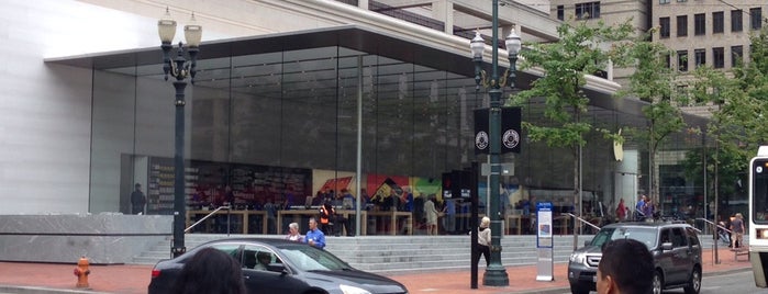 Apple Pioneer Place is one of Portland.