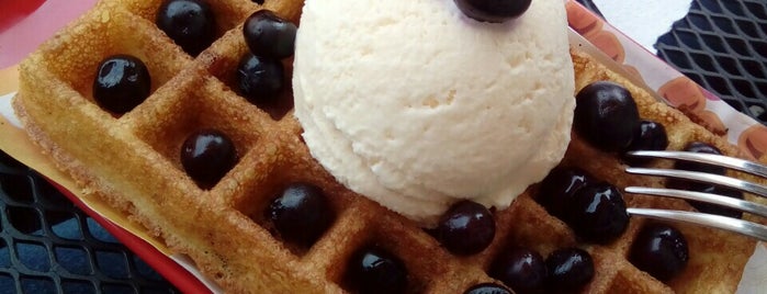 W&M Waffles & More is one of Lugares guardados de Sandybelle.