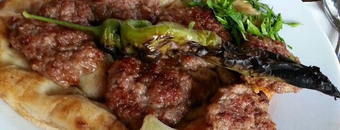 Şimşek Köfte & Piyaz is one of Mendeburcadı 님이 저장한 장소.