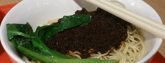 Soong Kee Beef Noodles is one of Lugares favoritos de Matt.