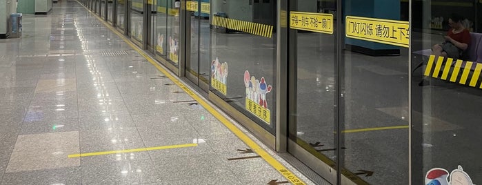 Ziteng Road Metro Station is one of 上海轨道交通10号线 | Shanghai Metro Line 10.