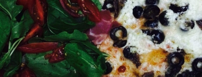Luca deli pizza is one of Posti che sono piaciuti a Gerardo.