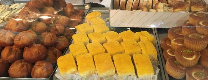 Shahrzad Pastry Shop | شیرینی شهرزاد is one of Lieux sauvegardés par Mohsen.