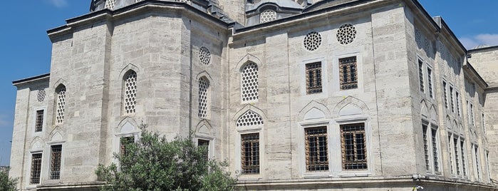 Sokullu Mehmet Paşa Camii is one of Kaptanı Derya Lar.