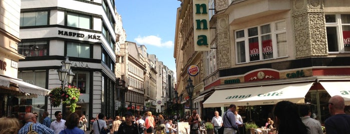 Váci utca is one of Budapest , Hongrie.