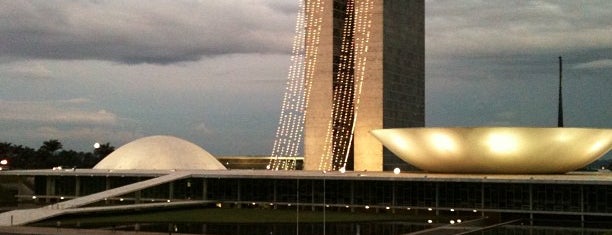 Brasilia is one of LUGARES INTERESSANTES.
