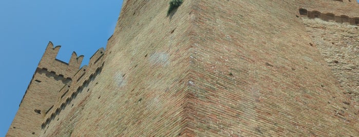 Castello di Gradara is one of MOTORDIALOG : понравившиеся места.