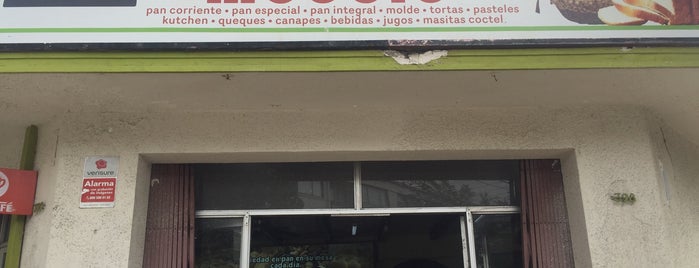 Panadería Modelo is one of สถานที่ที่ Carlos ถูกใจ.