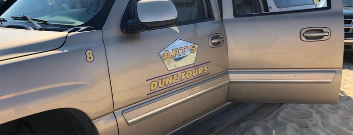 Art's Dune Tours is one of Tempat yang Disukai Chris.