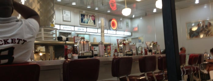 Johnny Rockets is one of Jimmyさんのお気に入りスポット.