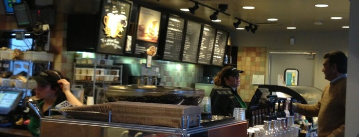 Starbucks is one of Tempat yang Disukai Top.