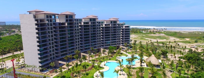 Emerald Beach Residences is one of Adrian'ın Beğendiği Mekanlar.