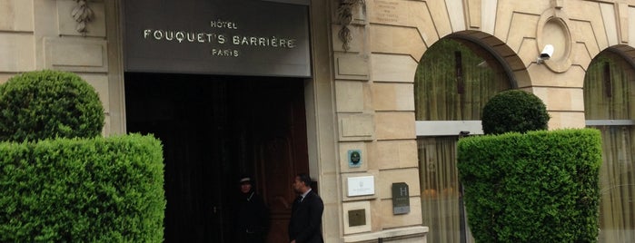 Hôtel Barrière Le Fouquet's is one of Paris bars.