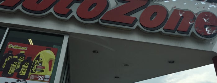 AutoZone is one of สถานที่ที่ Pedro ถูกใจ.