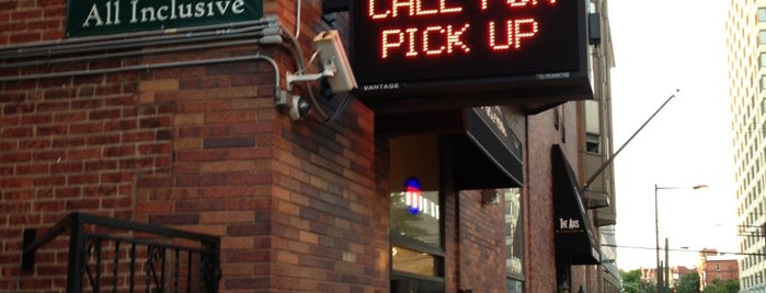 Axis Pizza Cafe & Salad Bar is one of สถานที่ที่ Jason ถูกใจ.