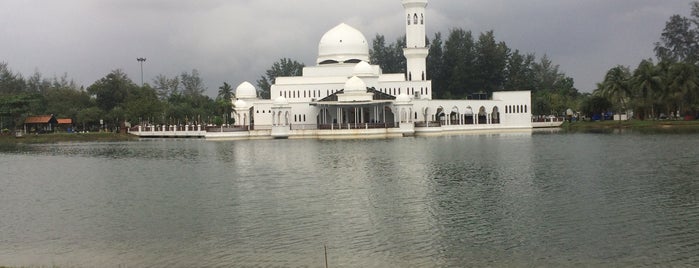 Perkarangan Masjid Terapung is one of Asia 2.