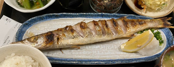 梅山鉄平食堂 is one of 食べたい和食.