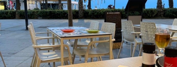 Marisqueria Los Delfines is one of Sol, playa y buenos restaurantes (Málaga).