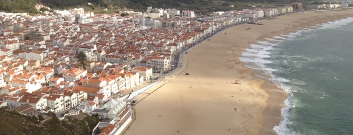 Praia da Nazaré is one of locais.