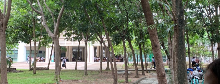 Faculty of Journalism and Mass Communication is one of Places Traveling in Thammasat.