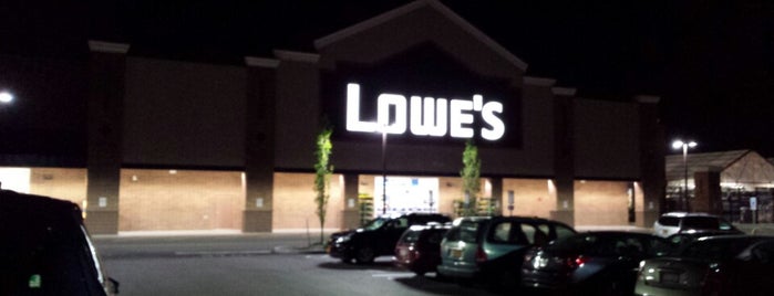Lowe's is one of สถานที่ที่ Thomas ถูกใจ.