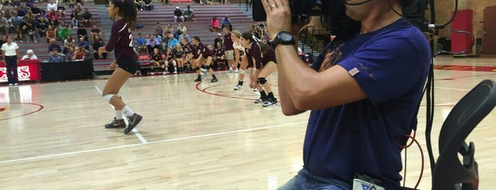 Cathedral Catholic Basketball Arena is one of Lugares favoritos de Simon.