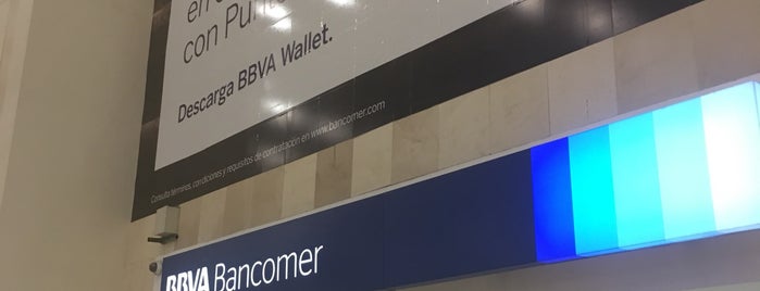 BBVA Bancomer Sucursal is one of สถานที่ที่บันทึกไว้ของ Sandra.