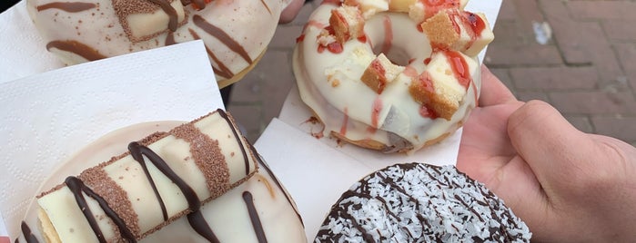 Royal Donuts is one of Tempat yang Disukai Do.
