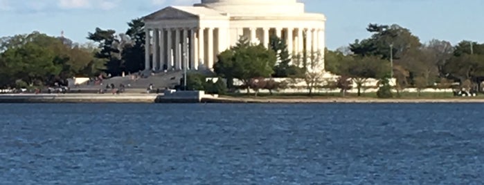 Thomas Jefferson Memorial is one of United States.
