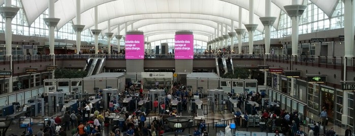 Jeppesen Terminal is one of carlos'un Beğendiği Mekanlar.