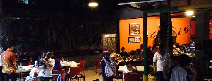 Akuarium Resto Pendekar Gurame is one of The 20 best value restaurants in Bekasi, Indonesia.