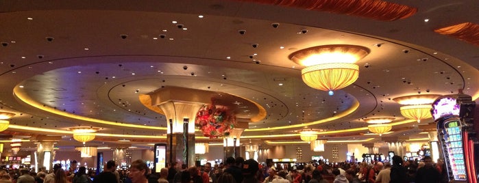 Parx Casino is one of Locais curtidos por Jahy.