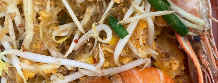 ปุ๊กผัดไท is one of All-time favorites in Thailand.