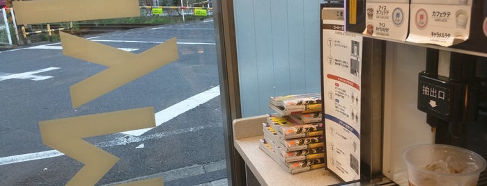 ファミリーマート 南大塚三丁目店 is one of コンビニ3.