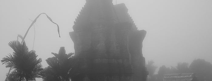 Pura Mandhara Giri Semeru Agung is one of Wisata Religi Spiritual dan Keyakinan Jawa Timur.