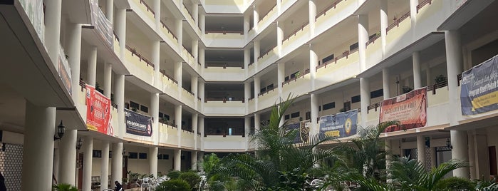 Aula Universitas Internasional Batam (UIB) is one of Universitas Internasional Batam (UIB).