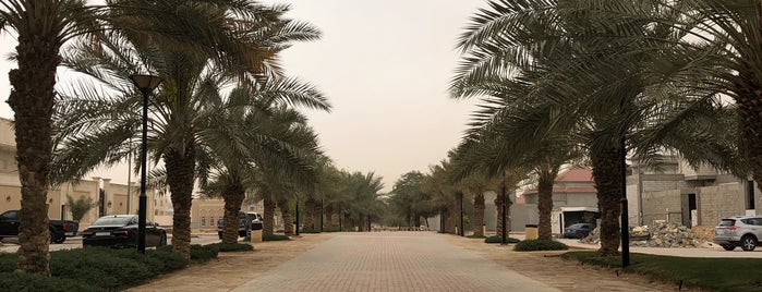 Al Malqa District Walk is one of Lugares favoritos de Saad.