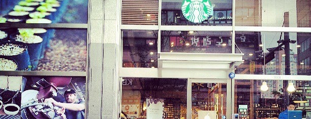 Starbucks is one of EunKyuさんのお気に入りスポット.