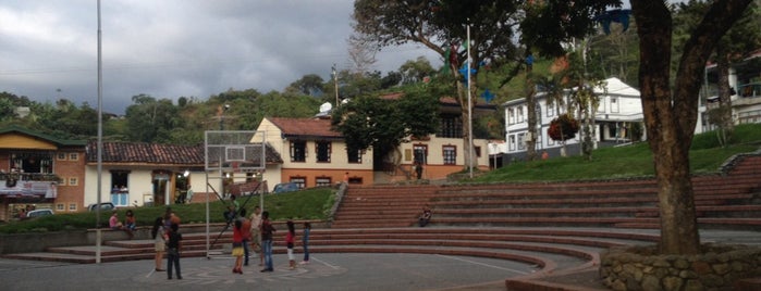 Plaza Bolivar is one of Tempat yang Disukai Nydia.