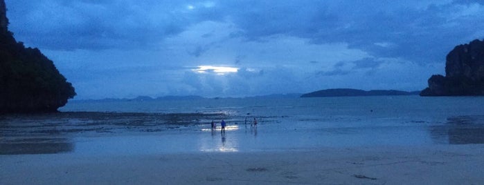 Railay Beach West is one of Pinar 님이 좋아한 장소.