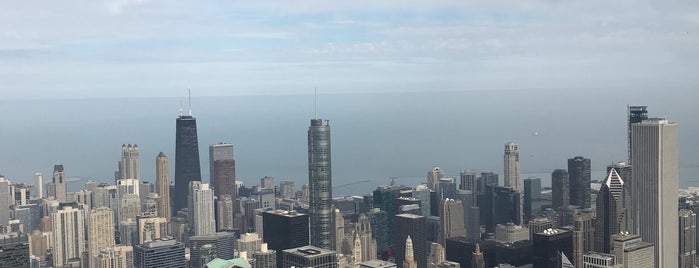 Skydeck Chicago is one of สถานที่ที่ Pinar ถูกใจ.
