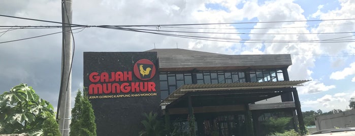 Ayam Goreng Kampung Gajah Mungkur is one of Cibinong Venue.