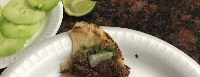 Tacos El Negro is one of Posti che sono piaciuti a Paola.