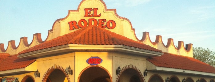 El Rodeo is one of Locais curtidos por Randy.