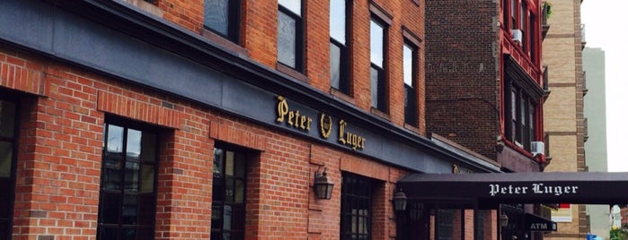 Peter Luger Steak House is one of Orte, die Antonio gefallen.